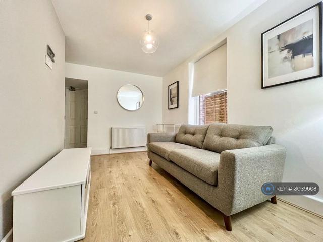 Apartment for rent in Winton, Salford