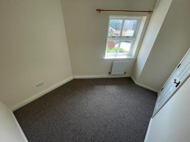 Apartment for rent in Noak Hill, Noak Bridge