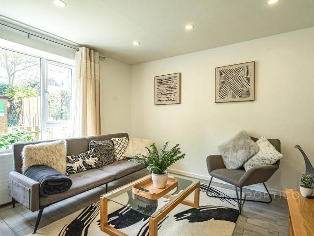 Flat for rent in Highbury, Isle Of Man