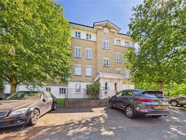 Flat for rent in Gidea Park, Greater London