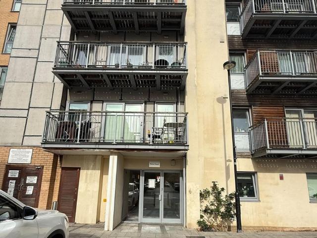 Flat for rent in Burnt Oak, Greater London