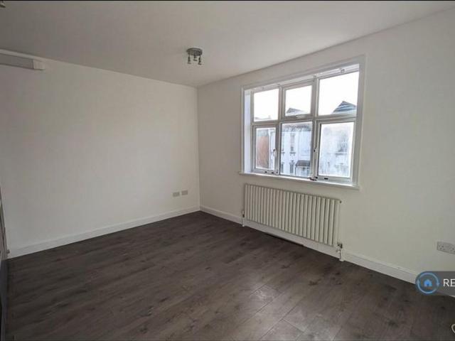 Apartment for rent in Wealdstone, Greater London