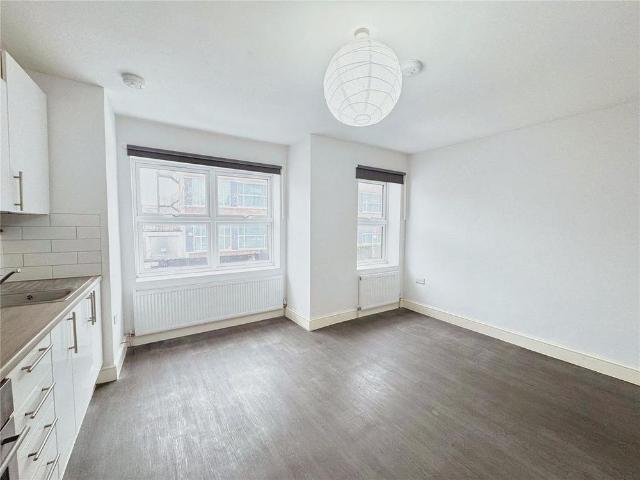 Apartment for rent in Hale End, Greater London