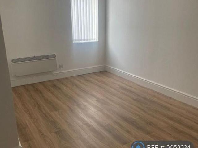 Flat for rent in Cowley Hill, St Helens