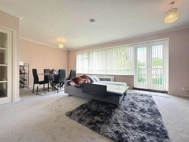 Apartment for rent in Hatch End, Greater London