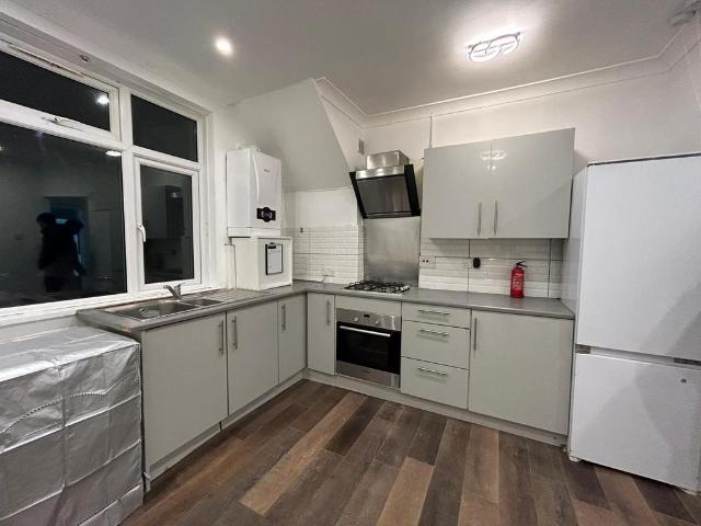 Flat for rent in London Borough of Hounslow, Greater London