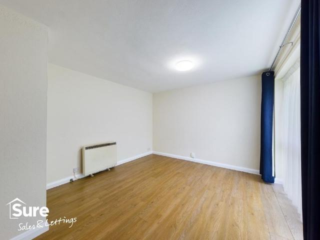 Apartment for rent in Woodhall Farm, Pouchen End