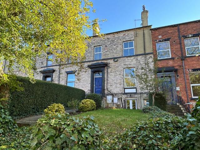 Flat for rent in Hyde Park, West Yorkshire