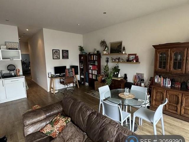 Flat for rent in Cross Green, Leeds