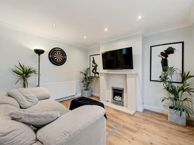 Apartment for rent in Widmore, Greater London