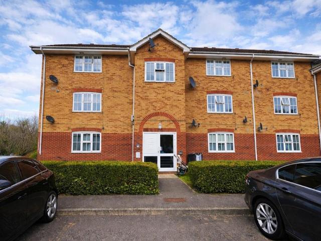 Flat for rent in Grays, Essex