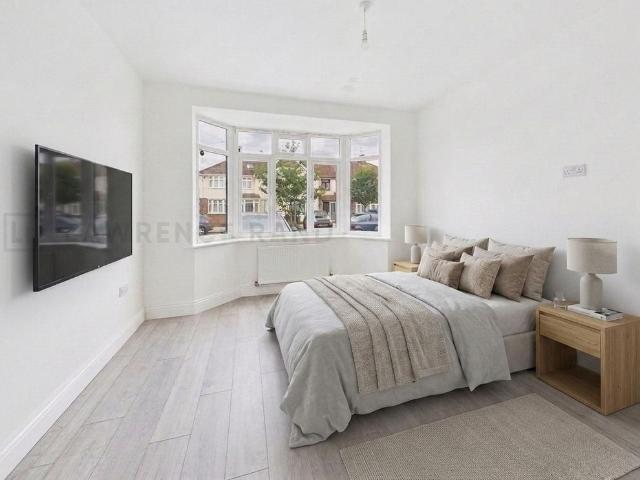 Flat for rent in London Borough of Ealing, Greenford