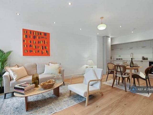 Flat for rent in Kensington, Greater London