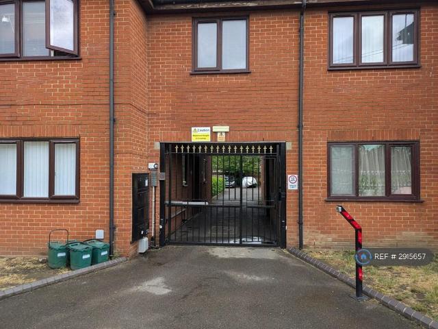 Flat for rent in Purfleet, Essex