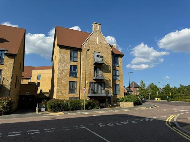 Flat for rent in West Finchley, Cat Hill