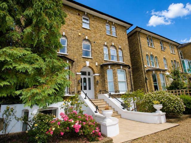 Flat for rent in London Borough of Croydon, Addiscombe
