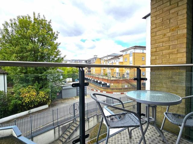 Flat for rent in Bromley, Widmore