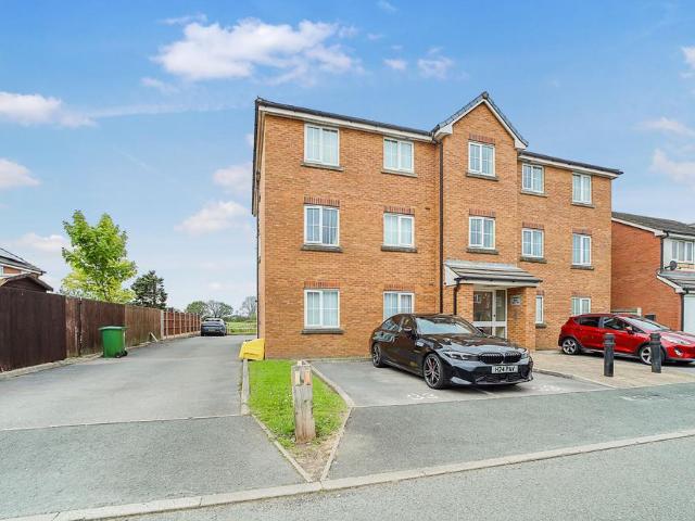 Flat for rent in Burtonwood and Westbrook, Warrington