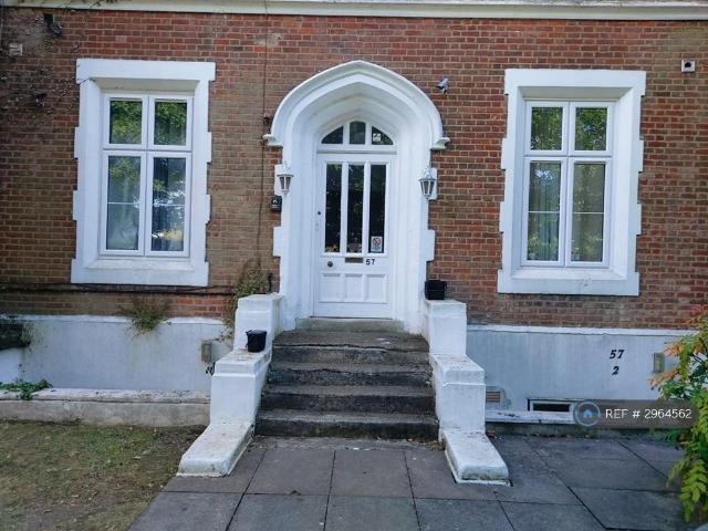 Flat for rent in Slough