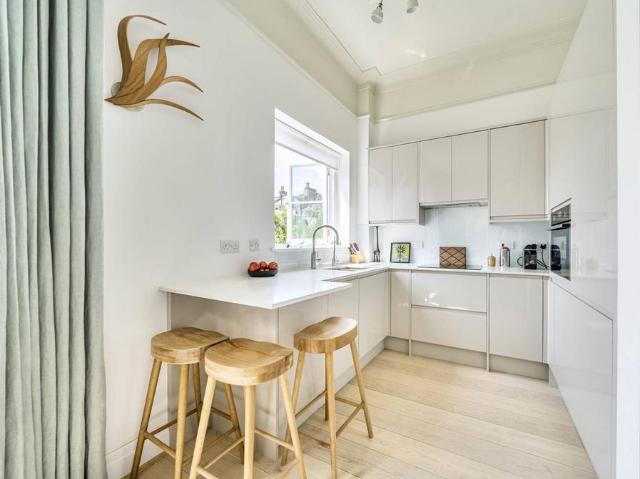 Flat for rent in Earl's Court, Greater London