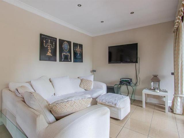Apartment for rent in Falcon Lodge, Wales