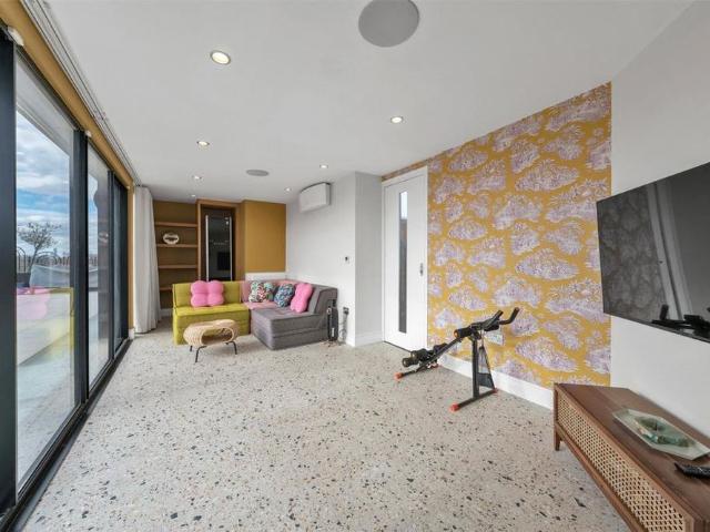 Apartment for rent in The Boltons, Greater London