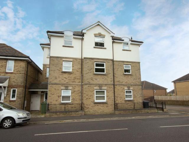 Flat for rent in Binstead, Ryde
