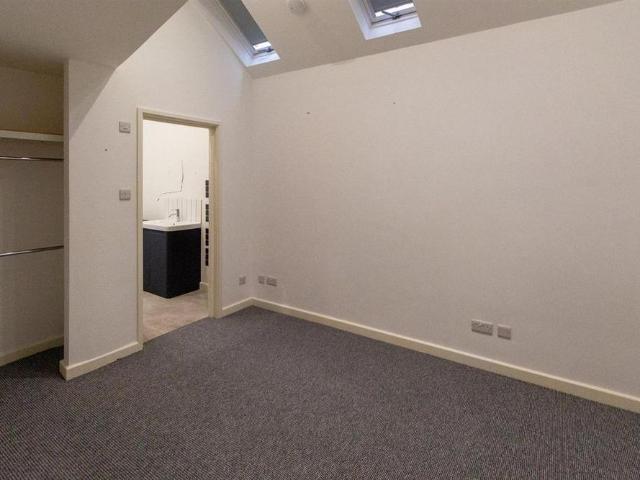 Apartment for rent in Whitemans Green, Perryfields