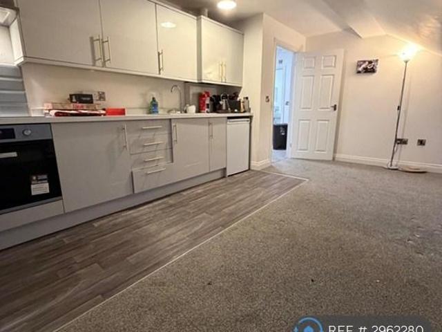 Flat for rent in Charlesworth, East Midlands