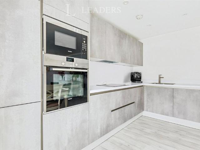 Flat for rent in The Butts, Kent