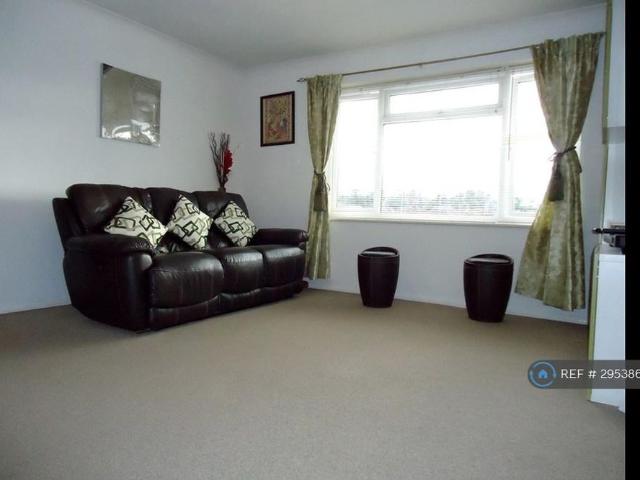 Apartment for rent in Lower Halliford, Surrey