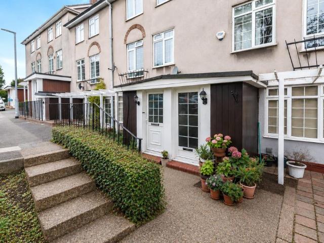 Flat for rent in Bushey, Bushey Heath