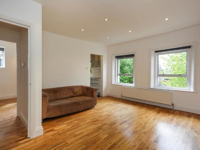 Flat for rent in London Borough of Croydon, Addiscombe