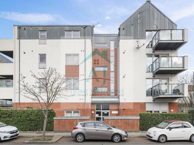 Flat for rent in Lane, Greater London
