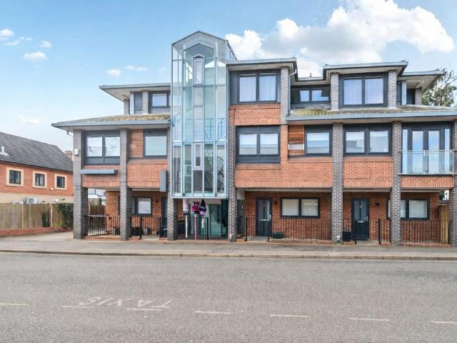 Flat for rent in Fleet, Hart