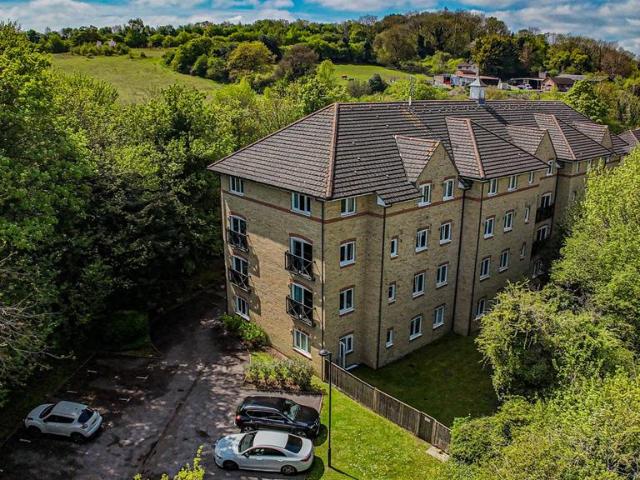 Flat for rent in Felden, Pouchen End