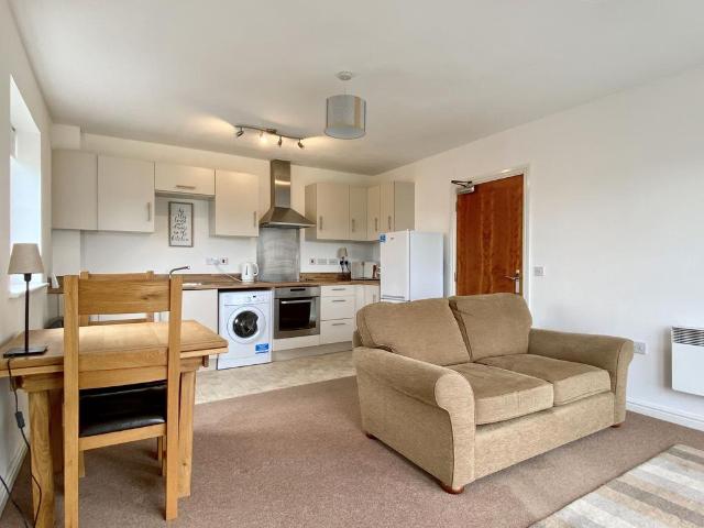 Flat for rent in Laleston, Broadlands