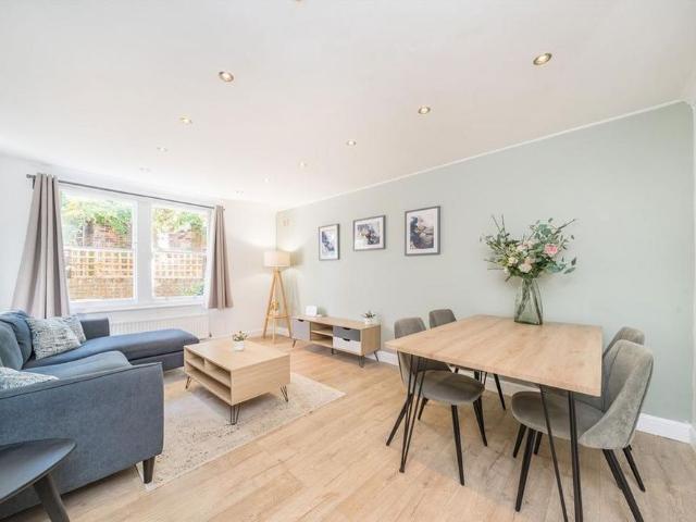 Apartment for rent in Clapham Park, Greater London