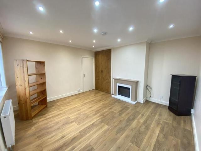 Apartment for rent in Derwen Fawr, Nangreaves