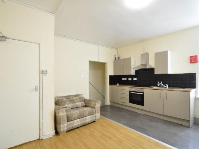 Flat for rent in Pillgwenlly, Wales