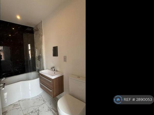 Apartment for rent in Woodcote, Epsom