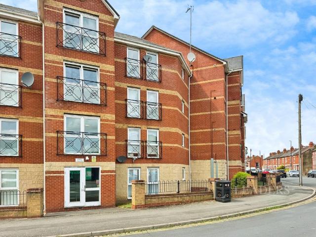 Flat for rent in Ball Hill, West Midlands