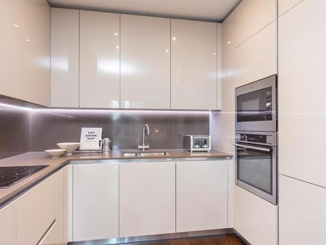 Flat for rent in Nine Elms, Greater London