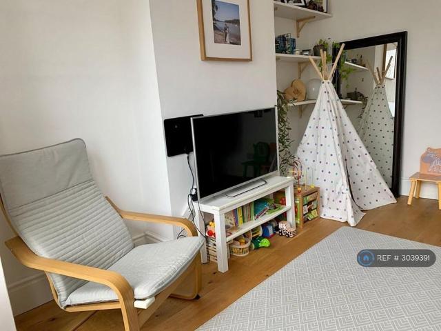 Apartment for rent in Streatham Park, Greater London