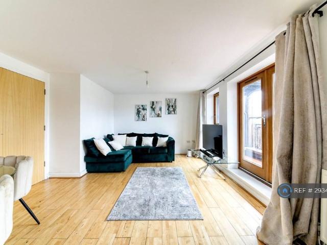 Flat for rent in London Borough of Croydon, Greater London