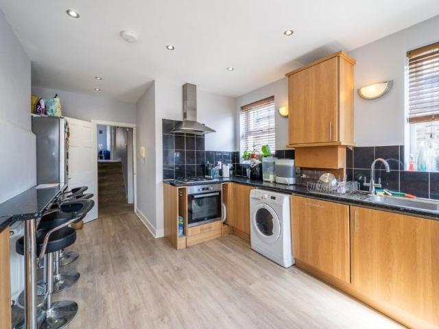 Apartment for rent in Furzedown, Greater London