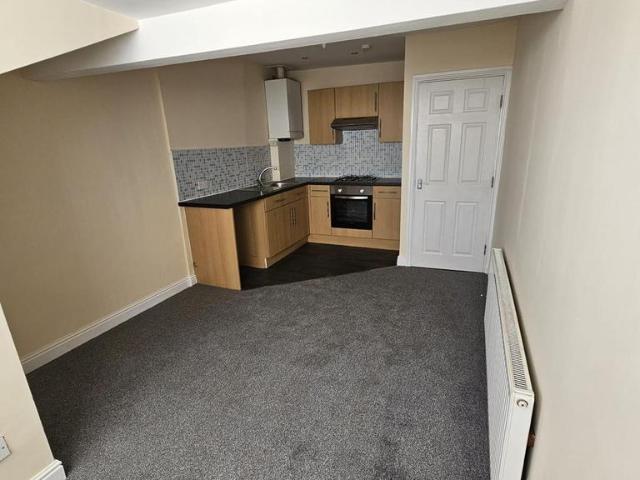 Flat for rent in Elm Park, Calderstones