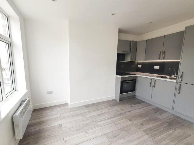 Flat for rent in South Stanmore, Greater London