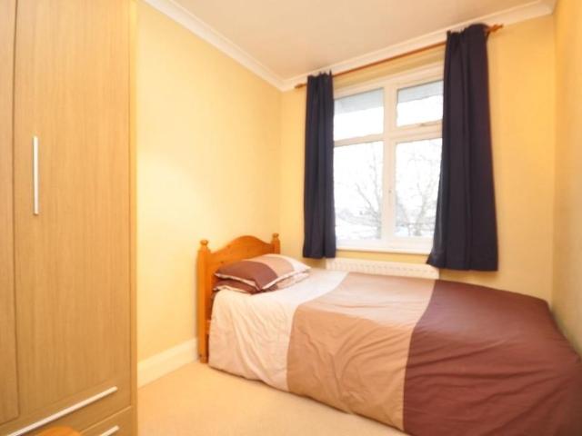 Apartment for rent in Marks Gate, Greater London