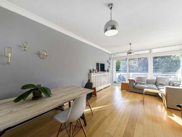 Apartment for rent in Clapham Park, Greater London